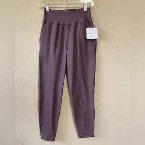 NWT Beyond Yoga everyday pants in woodland heather